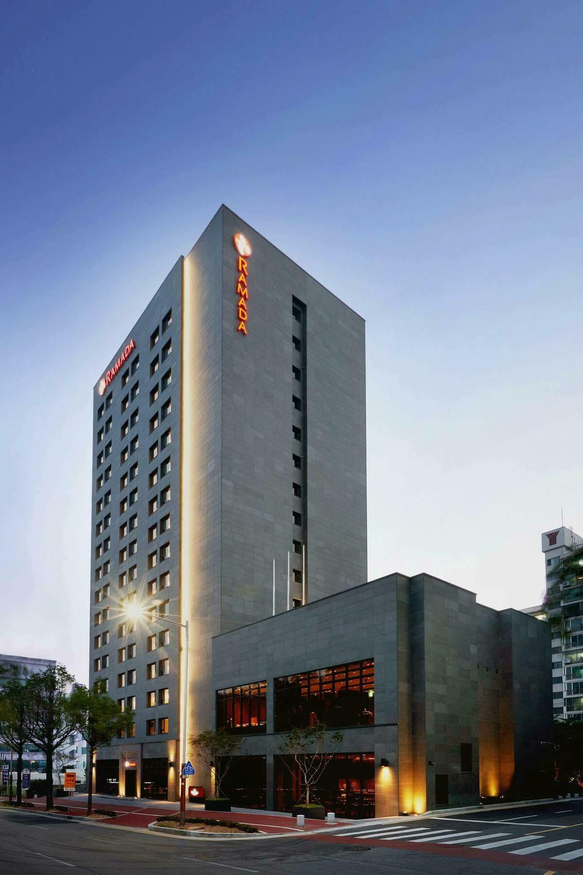 Ramada By Wyndham Gunsan Hotel Eksteriør billede